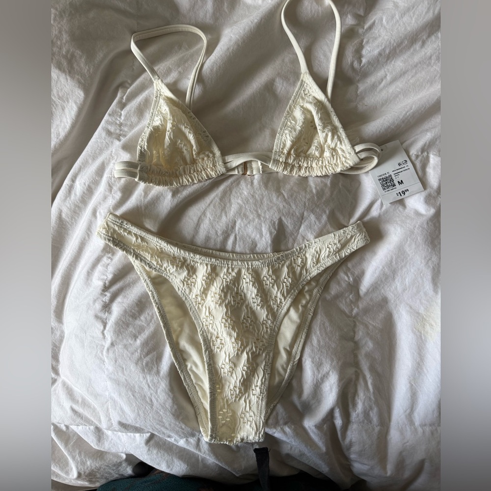 Forever 21 Cream Lace Triangle Bra Set
